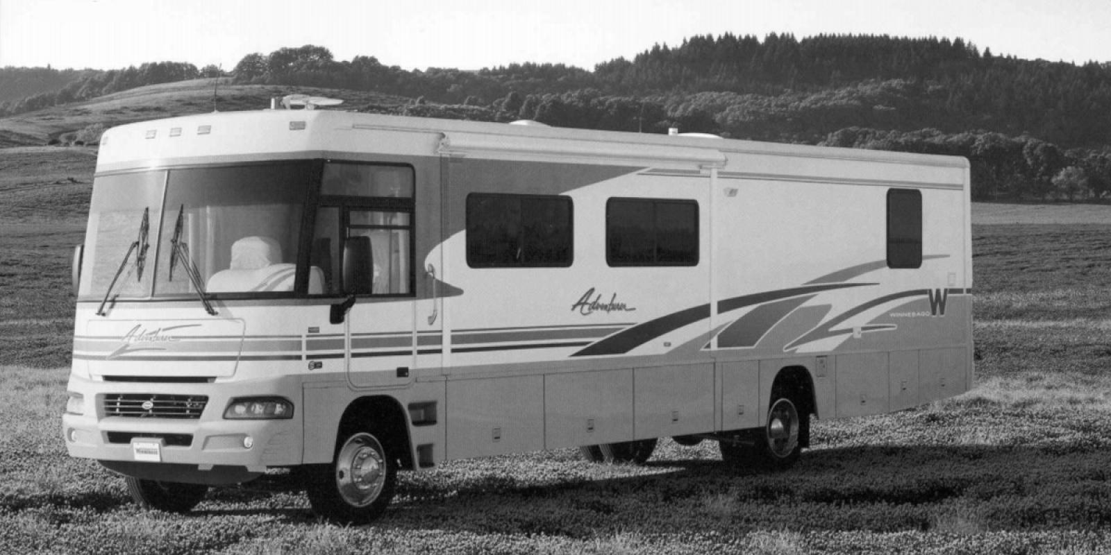 2004 Winnebago Adventurer
